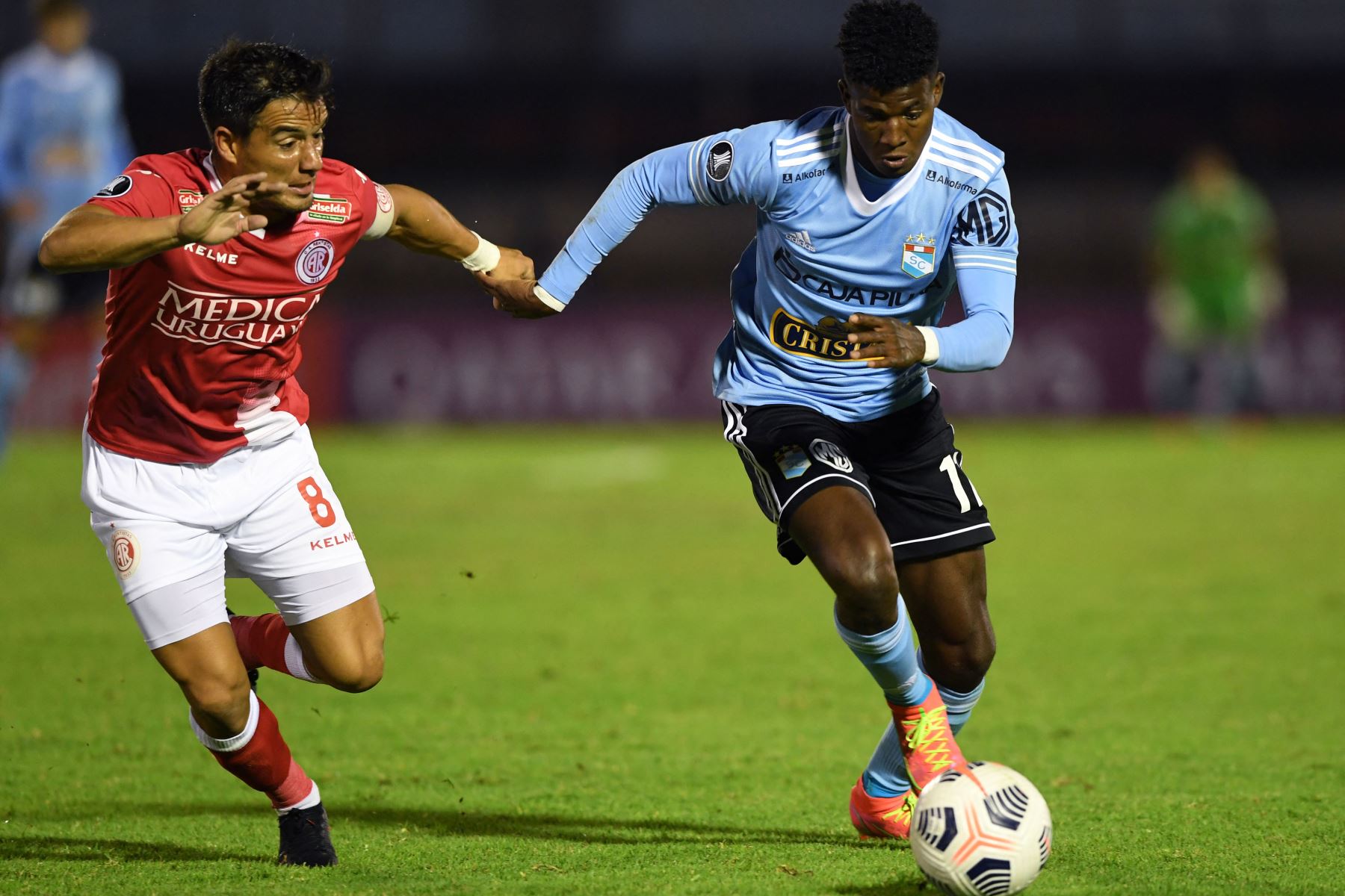 Portada: Sporting Cristal empató 0-0 con Rentistas en Montevideo por la Copa Libertadores