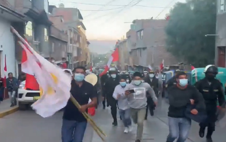 Portada: Simpatizantes de Pedro Castillo atacan a la prensa [VIDEO]