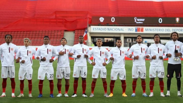 Portada: Futbolistas de la selección peruana rechazan al comunismo y anuncian que votarán por la democracia