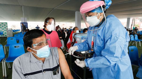 Adultos mayores de 50 de Lima y Callao desde el 30 de junio podrán vacunarse contra la COVID-19