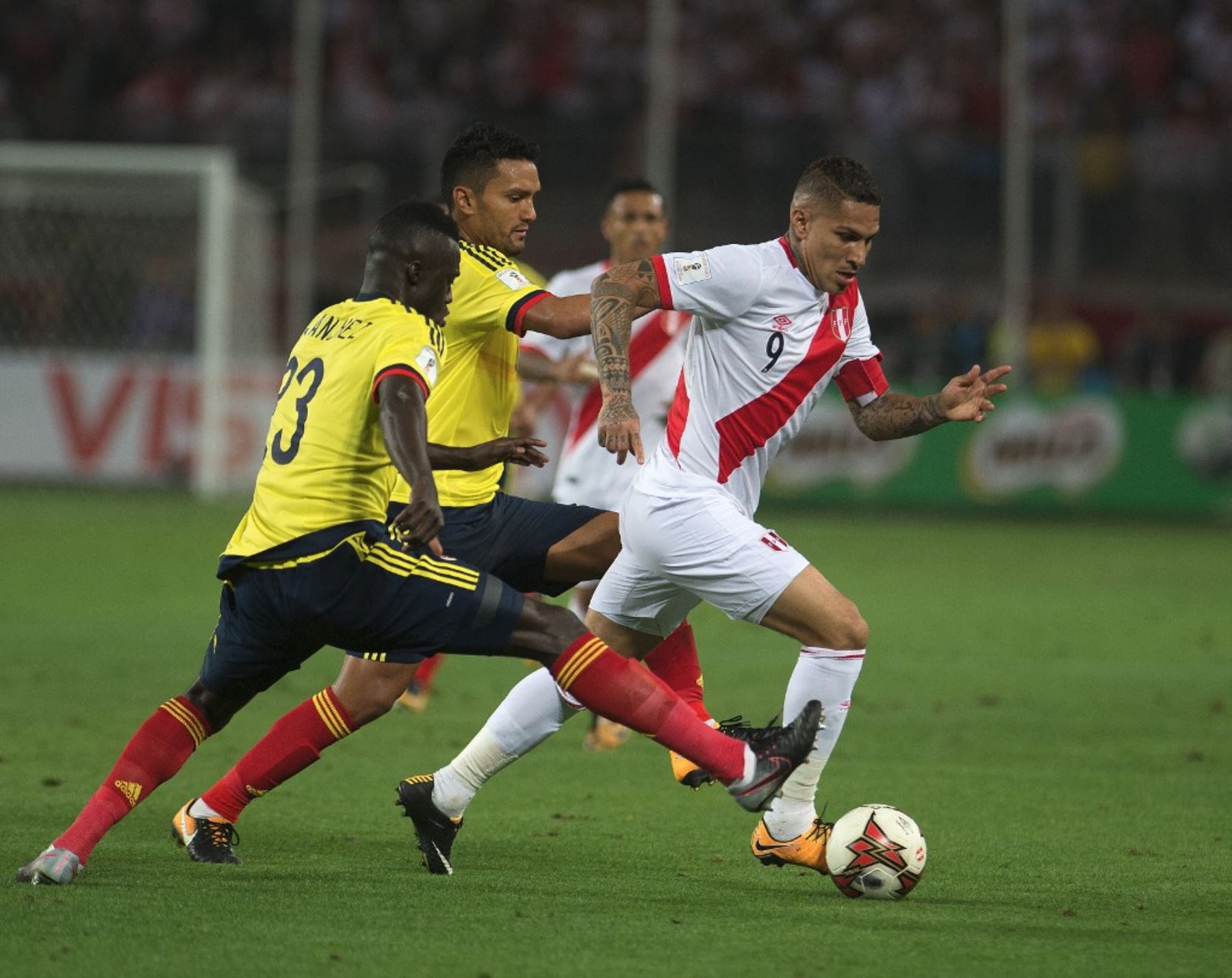 Selección peruana se juega hoy sus posibilidades ante Colombia en el Estadio Nacional