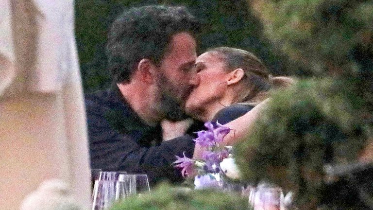 Portada: Ben Affleck le pediría matrimonio a JLO