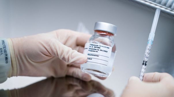 Portada: Vacuna alemana CureVac muestra la eficacia de solo el 47% contra coronavirus, según análisis preliminar