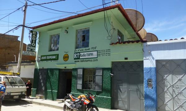 Portada: Tras amenaza de la camarada Vilma, Sendero Luminoso ataca a una radio opositora a Perú Libre en Tarma