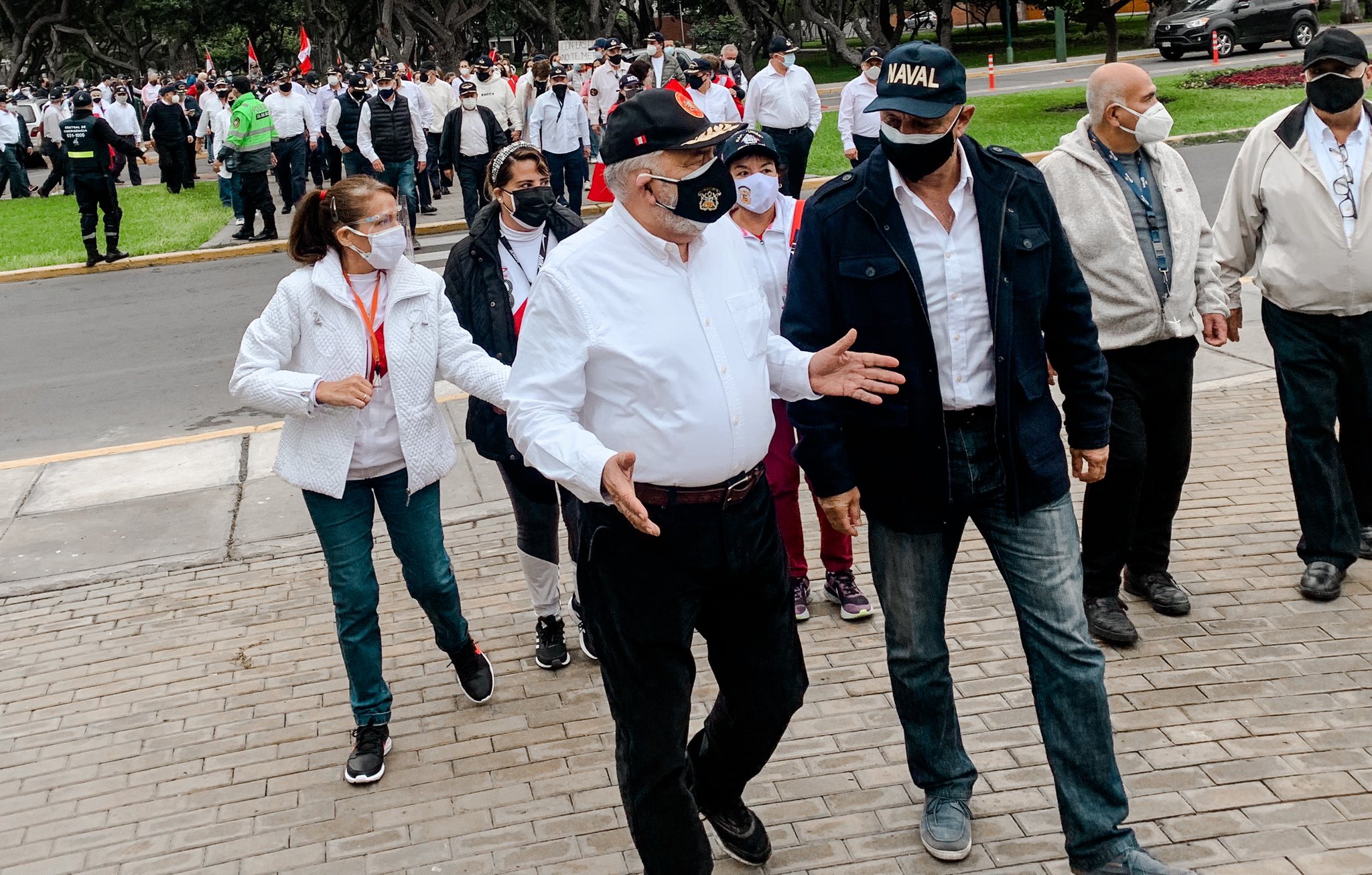 Portada: Militares y policías en situación de retiro se movilizan para hacer respetar sus votos