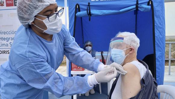 Vacunación a personas de 58 a 59 años se inició hoy en Lima y Callao