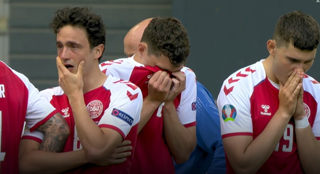Christian Eriksen se desplomó durante el partido entre Dinamarca vs. Finlandia