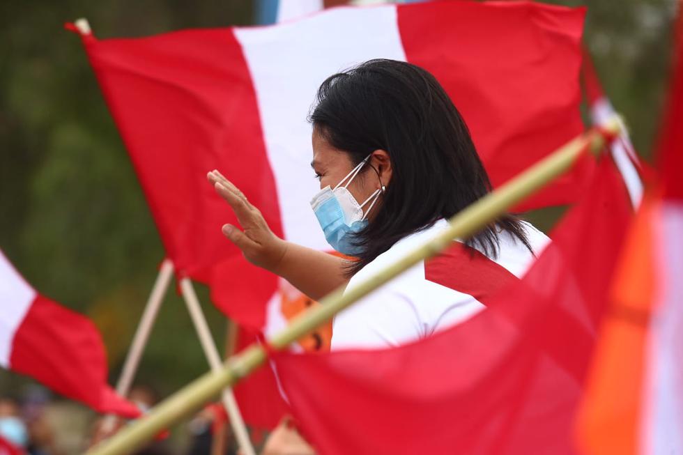 Portada: Keiko Fujimori fue recibida en Chiclayo por simpatizantes en medio de una caravana