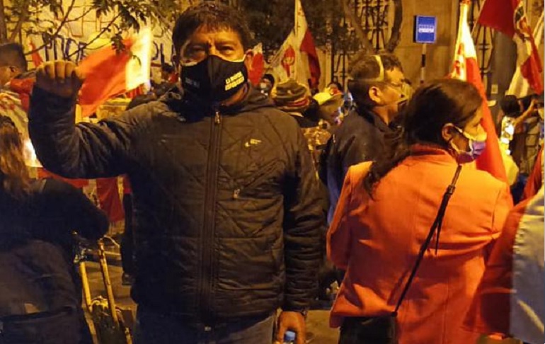 Portada: César Tito, dirigente del Movadef, viene participando en las marchas a favor de Pedro Castillo