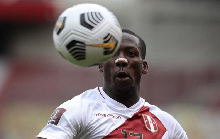 Portada: Luis Advíncula pone el segundo en el estadio Rodrigo Paz Delgado de Quito