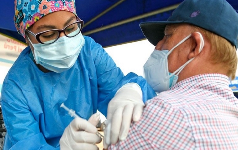 Ministerio de Salud: Adultos de 56 y 57 años serán vacunados desde este lunes en Lima y Callao