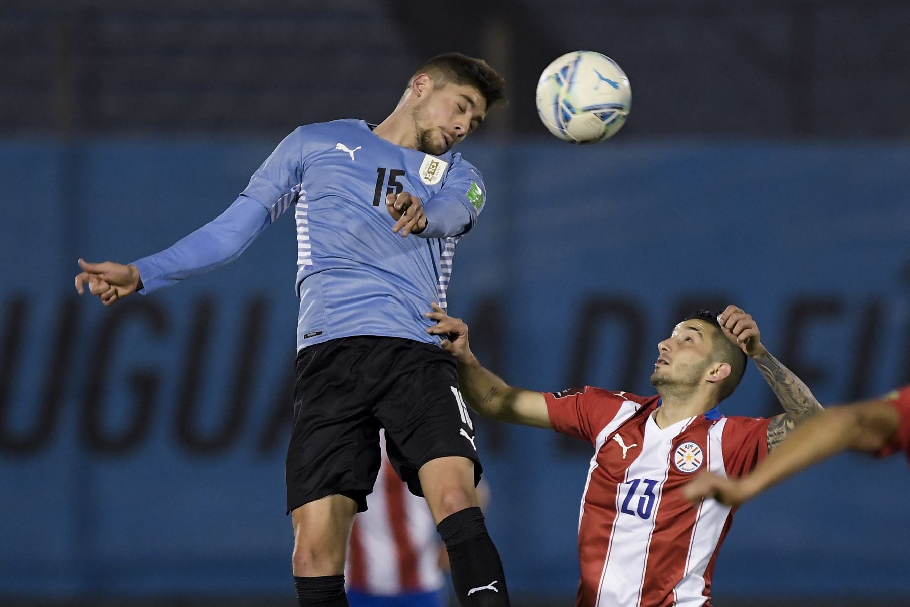 Uruguay y Paraguay reparten puntos al empatar a cero en el Centenario
