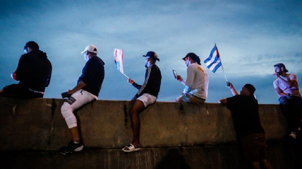 Se restableció el internet móvil en Cuba, pero sin acceso a redes sociales