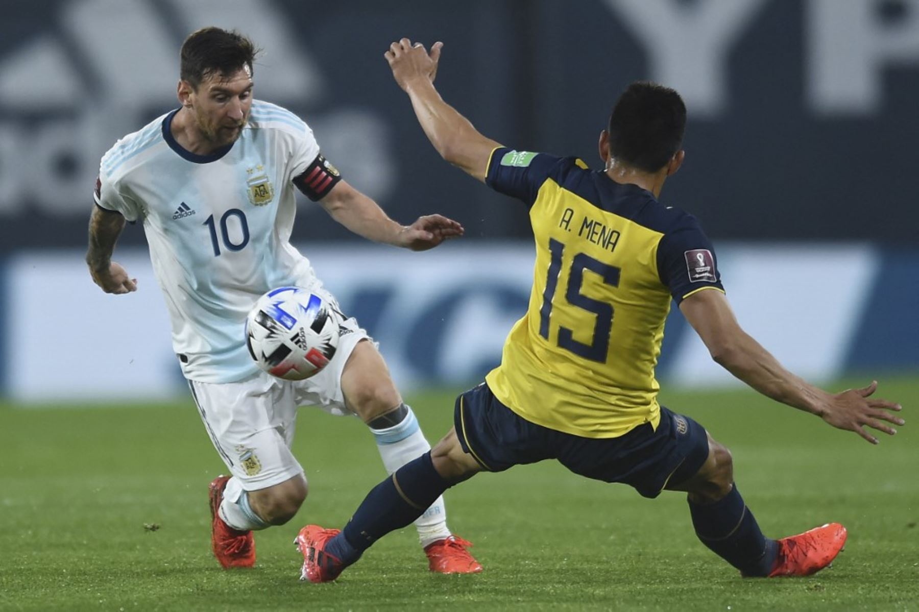 Argentina en alza se juega el pase a semis ante un Ecuador sin complejos