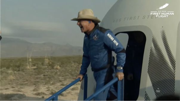 Jeff Bezos voló al espacio a bordo de un cohete de su propia compañía Blue Origin