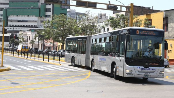 Portada: Metropolitano: Buses y combis operan con aforo al 100% ante suspensión del servicio de alimentadores