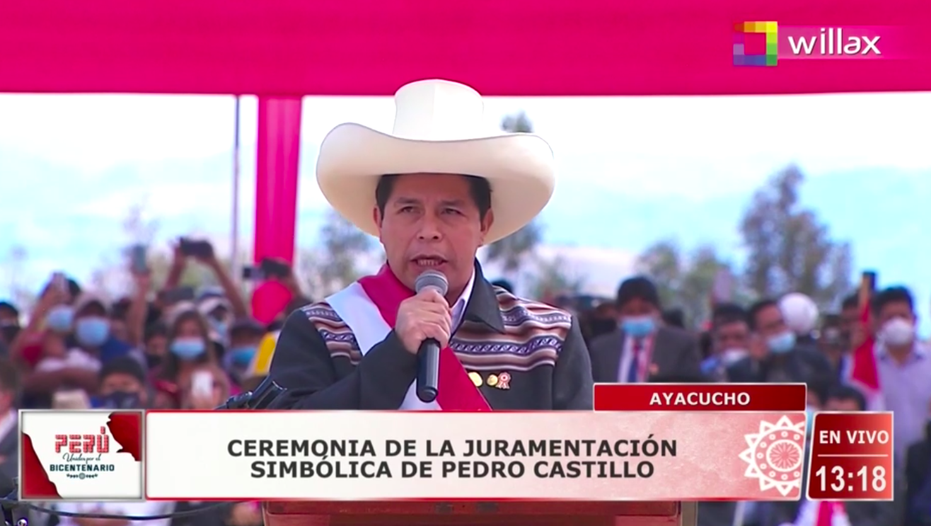 Pedro Castillo juró de manera simbólica en la Pampa de la Quinua y Guido Bellido asumió como premier