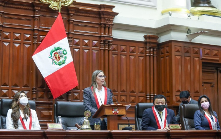 Portada: María del Carmen Alva convocó para mañana a la sesión de instalación del Congreso