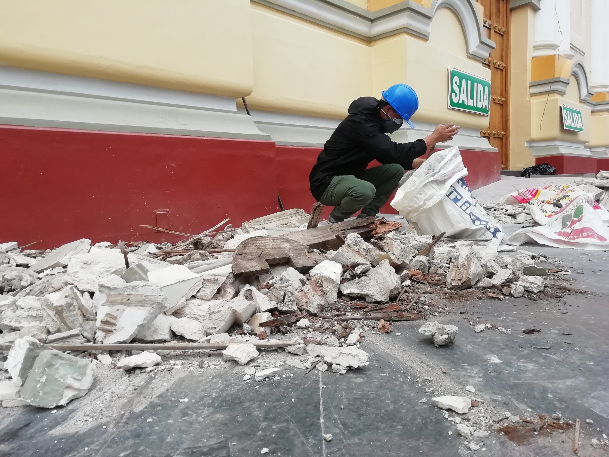 Piura: fuerte sismo causa daños en la Iglesia Catedral