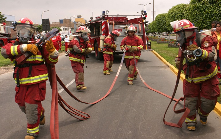 Portada: Pleno del Congreso aprobó declarar de interés nacional otorgar pensión vitalicia a los bomberos voluntarios