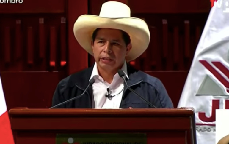 Portada: Pedro Castillo reitera propuesta de cambio de Constitución: "Que lo evalúen los peruanos"