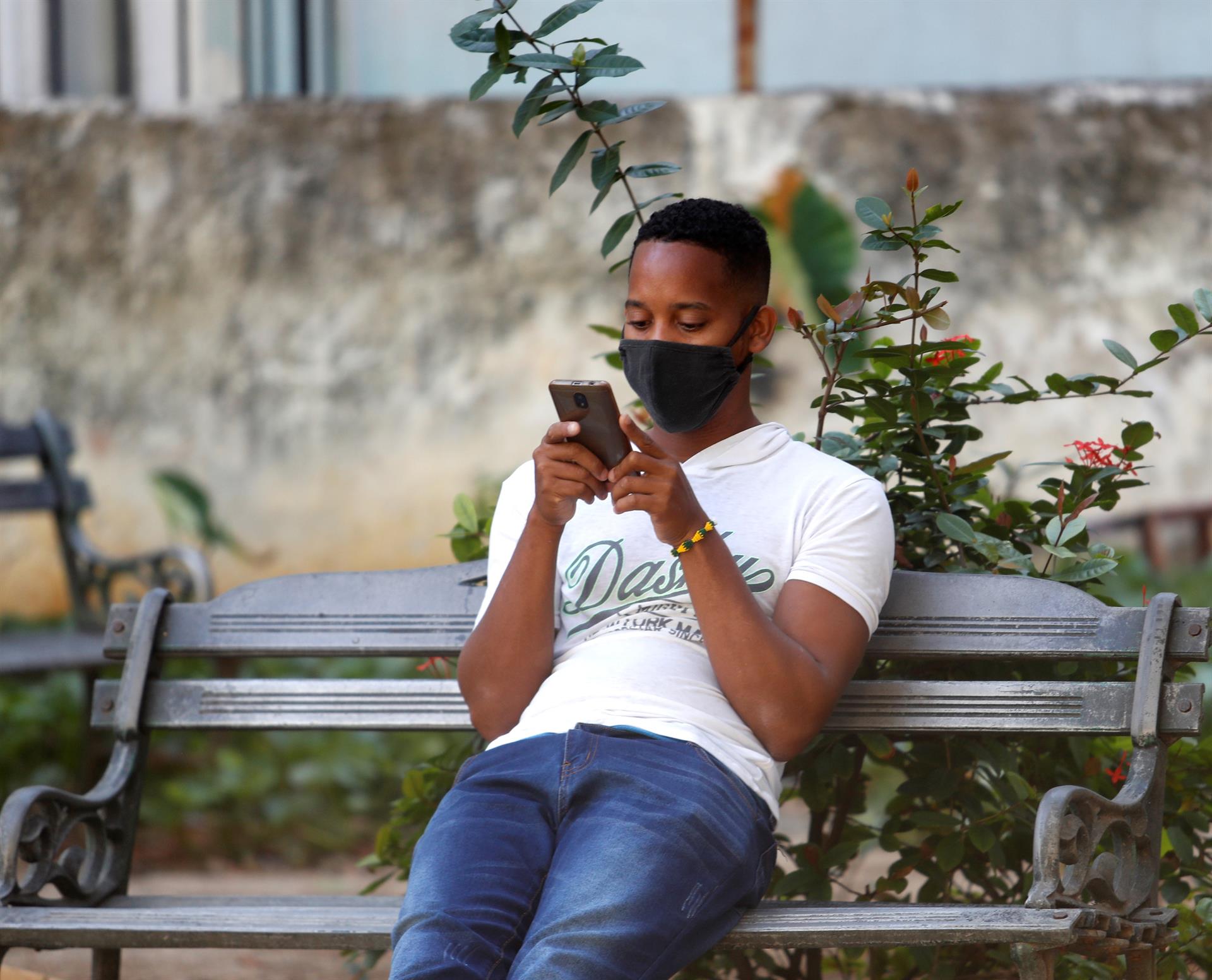Portada: Cubanos siguen sin internet y recurren a las VPN para burlar la censura de la dictadura