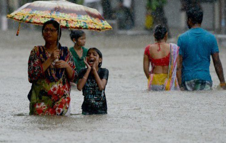 Portada: India: continúa búsqueda de supervivientes tras lluvias que dejaron un centenar de muertos