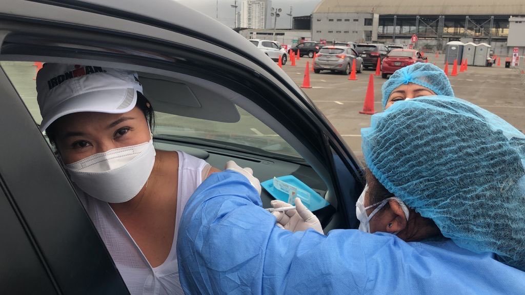 Keiko Fujimori informó que ayer recibió su primera dosis de la vacuna Pfizer