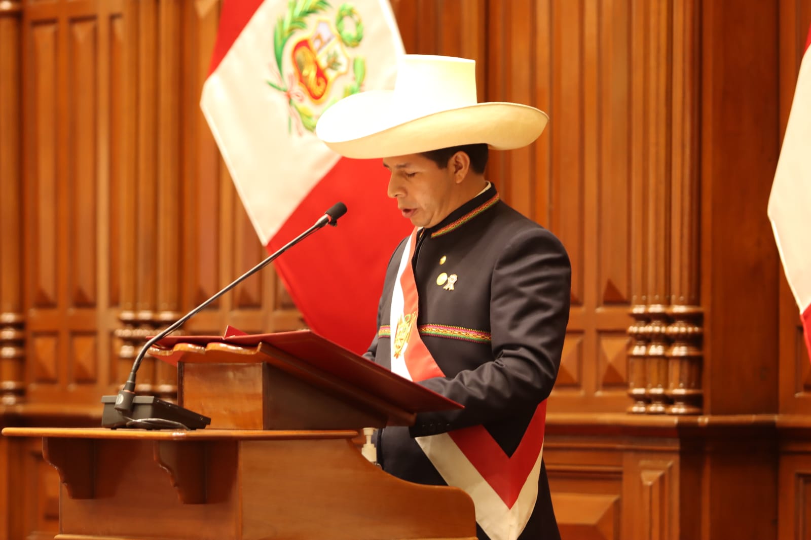 Portada: Pedro Castillo anuncia que presentará un proyecto de ley para instalar una Asamblea Constituyente