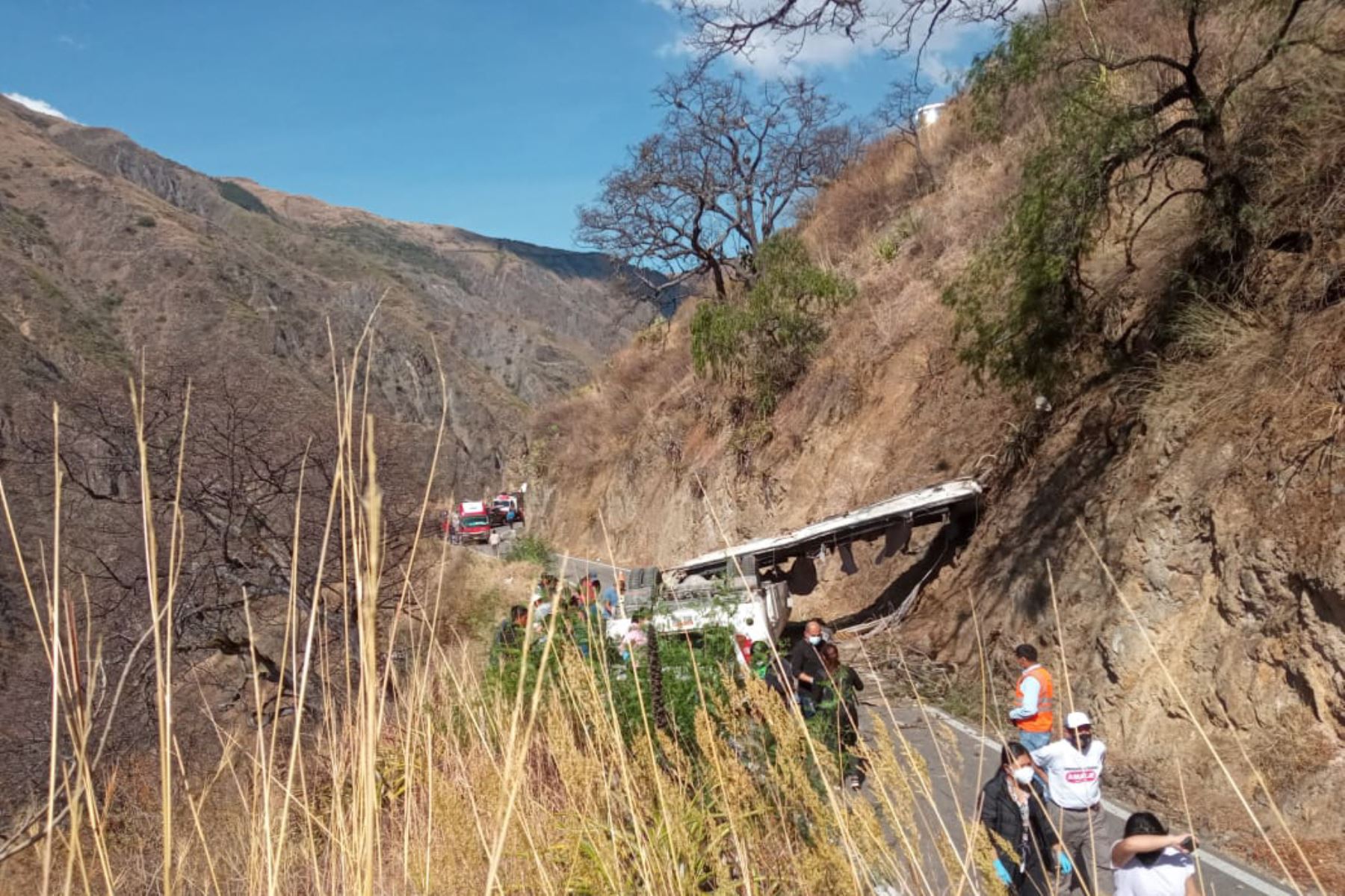 17 fallecidos dejó caída de bus de trabajadores de MMG Las Bambas a abismo en vía Cotabambas-Cusco
