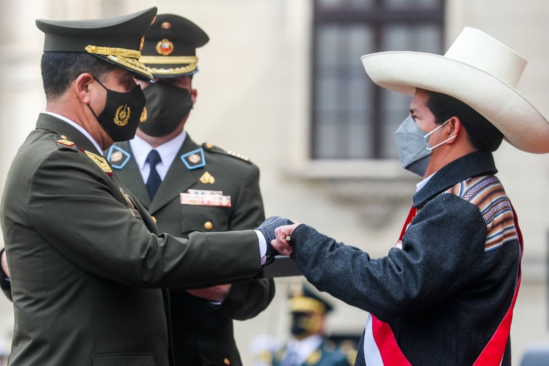 Pedro Castillo es reconocido Jefe Supremo de las Fuerzas Armadas y la PNP
