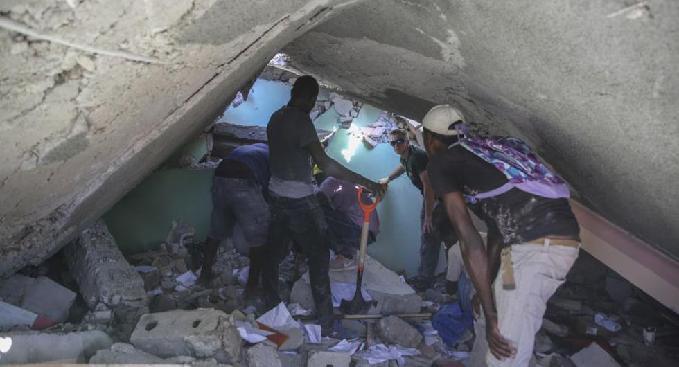 Portada: Terremoto en Haití: Sube a 1.297 el número de muertos y hay más de 5.700 heridos