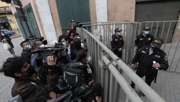 Portada: No se permitió el acceso de la prensa a Palacio de Gobierno para ceremonia de Pedro Castillo con FF.AA. y PNP