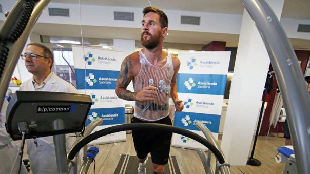 Portada: Lionel Messi pasó los exámenes médicos para convertirse en jugador del PSG
