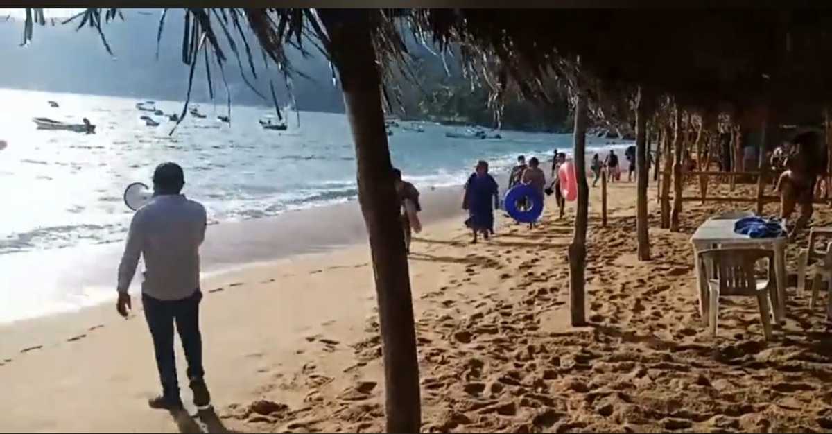 Portada: México: Acapulco cerró bares pero mantiene playas abiertas ante tercera ola de la pandemia