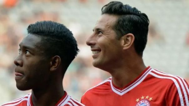 Portada: Claudio Pizarro jugó de arquero en las leyendas del Bayern Munich