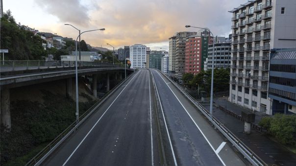 Portada: Nueva Zelanda: Contagios suben a siete y el gobierno teme un nuevo brote