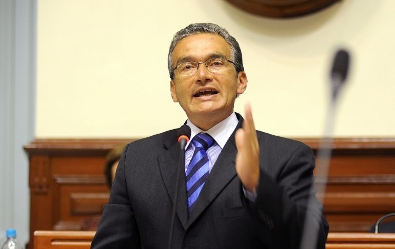 Portada: Congresista Alejandro Aguinaga: "Creemos que se tiene que ir interpelando a los ministros"