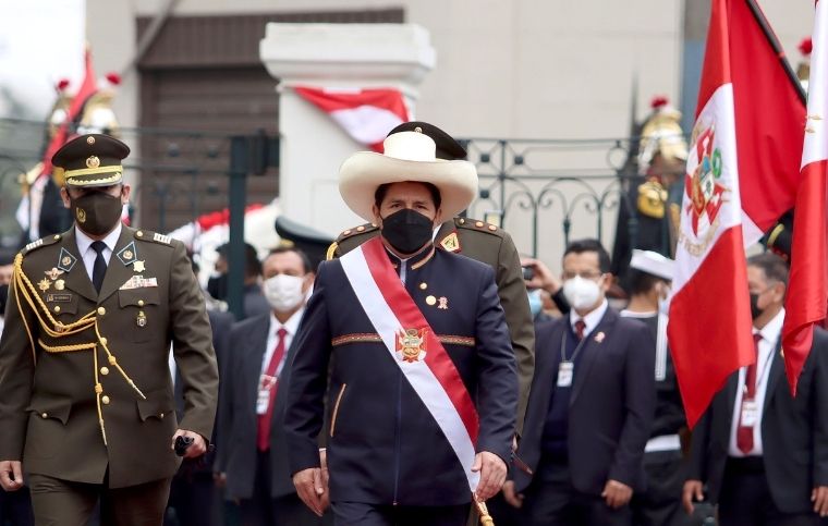 Portada: Pedro Castillo ya despacha desde Palacio de Gobierno