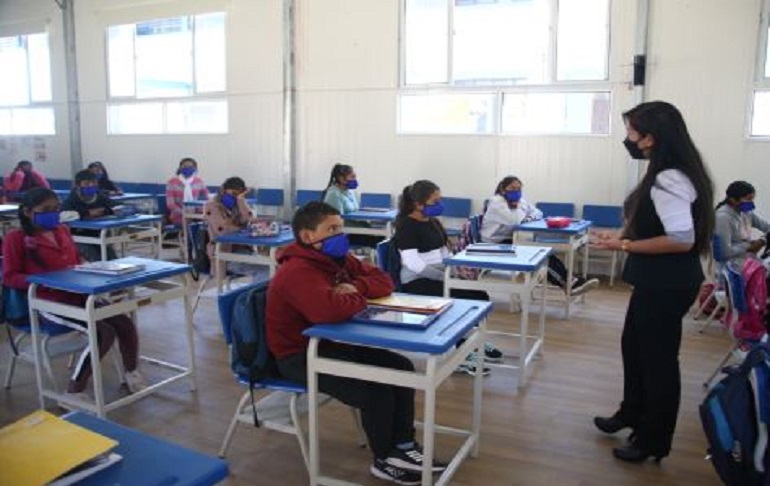 Portada: Minedu: Un total de 4,657 escuelas de 21 regiones han retornado a las clases semipresenciales