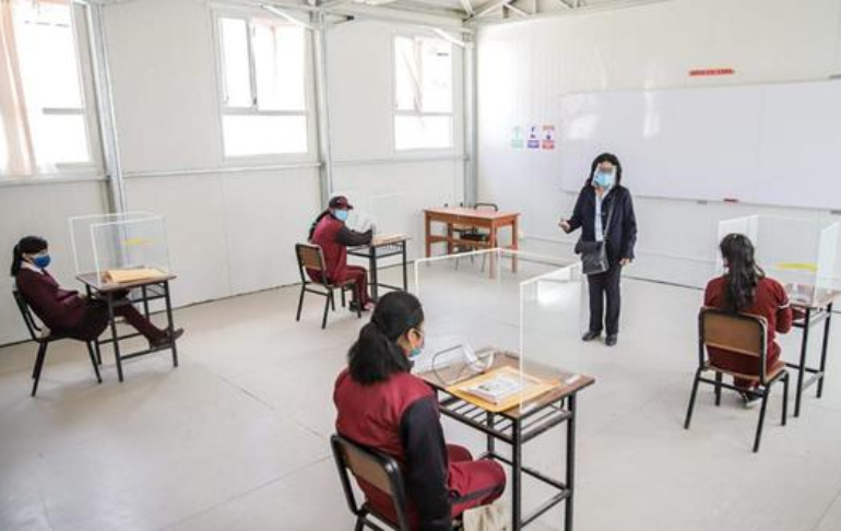 Portada: Premier Guido Bellido descartó regreso a clases presenciales este año