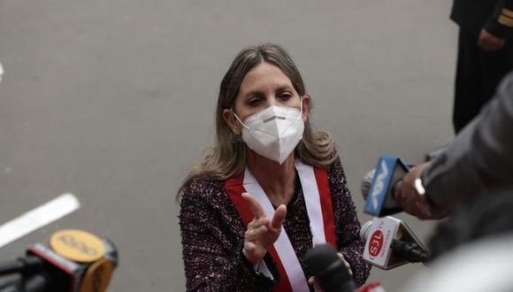 Portada: María del Carmen Alva tras muerte de Abimael Guzmán: “Pienso en las víctimas del terrorismo a quienes aún les debemos tanto”