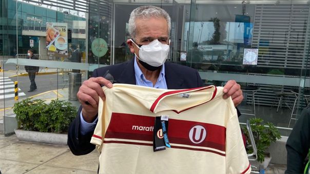 Portada: Gregorio Pérez llegó a Lima para dirigir a Universitario: "Feliz de poder reencontrarme con los hinchas"