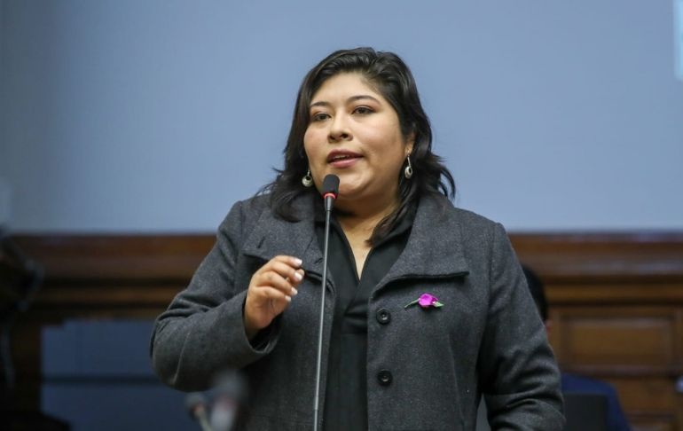 Betssy Chávez: "Hemos presentado un documento solicitando la rectificación de la presidenta del Congreso"