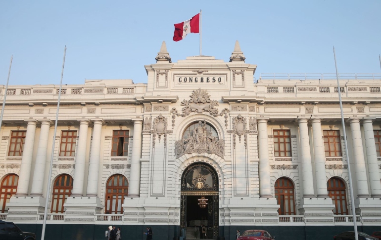 Portada: Congreso: Presentan proyecto de ley que plantea enseñar el curso de “Historia del terrorismo en el Perú” en colegios