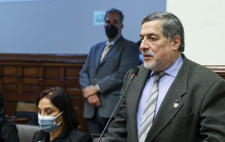 Portada: Ernesto Bustamante justifica cobro de gastos de instalación: "Requería instalar una oficina virtual en casa"