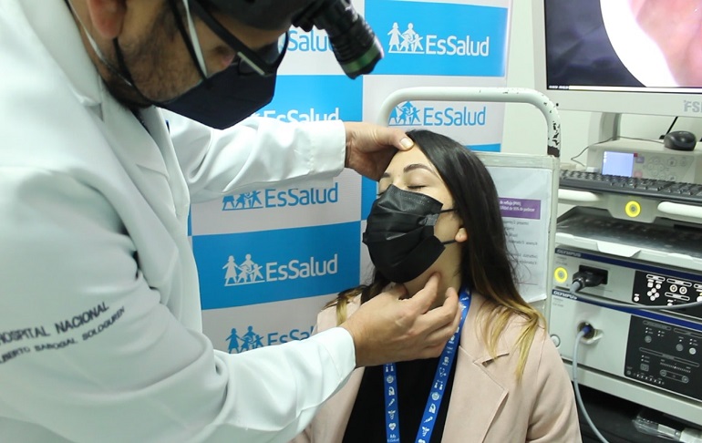 EsSalud advierte incremento de casos de neuralgia de laringe debido al esfuerzo de voz cuando se usa la mascarilla