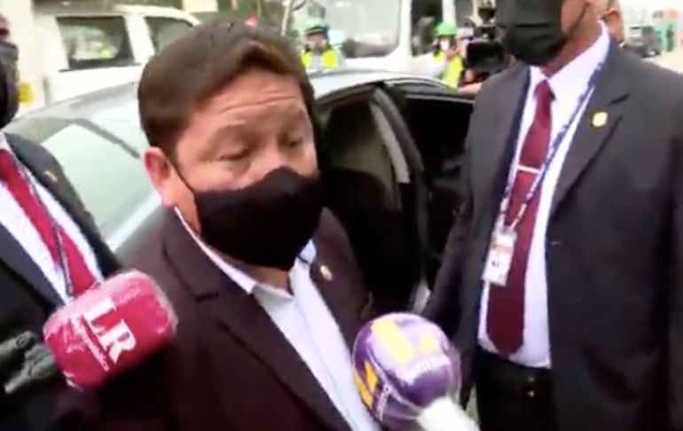 Guido Bellido le falta el respeto a reportero: "Tienes que lavarte el oído"