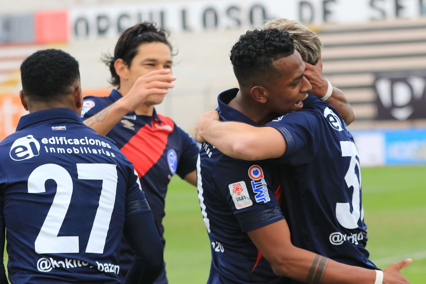 Deportivo Municipal derrota 2-0 a Universitario en el estadio Miguel Grau del Callao