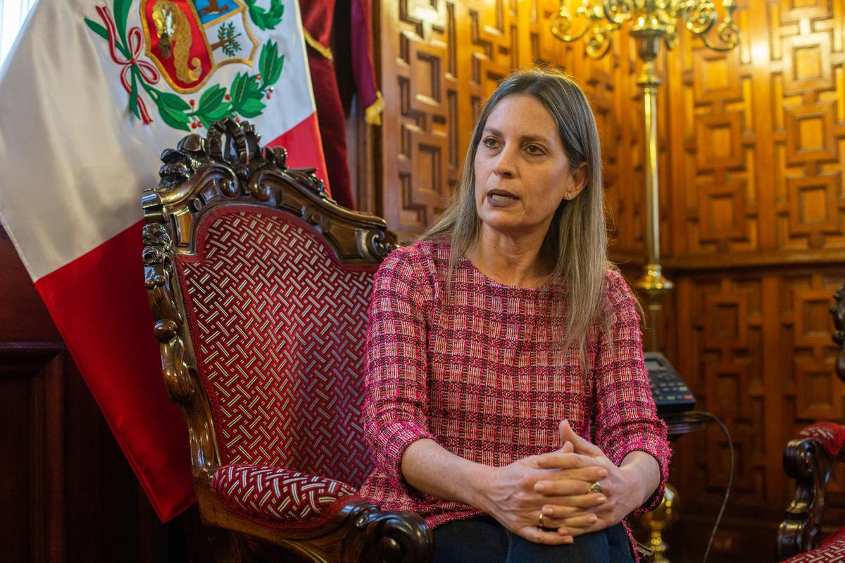 Portada: María del Carmen Alva: "Si presentan cuestión de confianza, la palabra de Pedro Castillo no tendría ninguna validez"